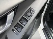 Kia Niro EV DynamicPlusLine 64.8 kWh | Glazen schuif-/kanteldak | Stoel- en stuurverwarming | Elektrisch bedienbare achterklep | Head-up display | Dodehoek assistentie | Achteruitrijcamera | Apple/Android Carplay | LED | Climate control