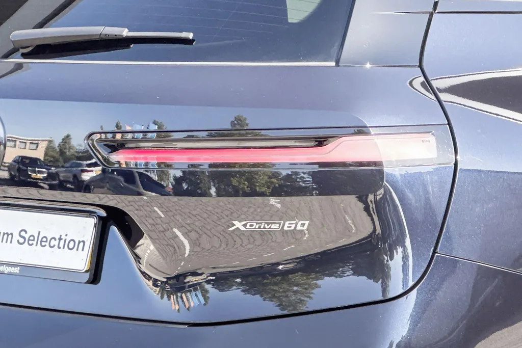 BMW iX xDrive60
