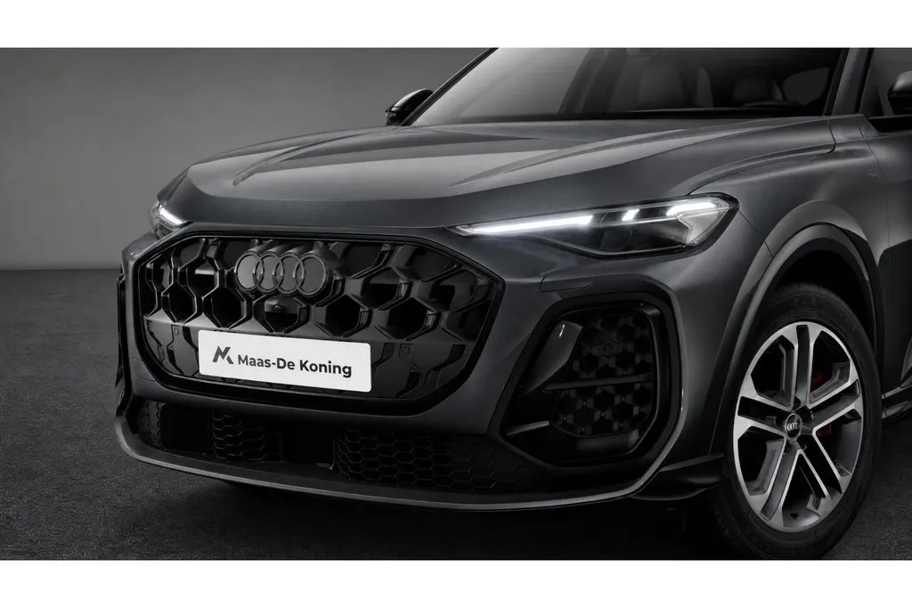 Audi Q5 2.0 TFSI e-hybrid quattro S edition Competition 367 PK · Glazen panoramadak · Tech pro · B&O premium 3D