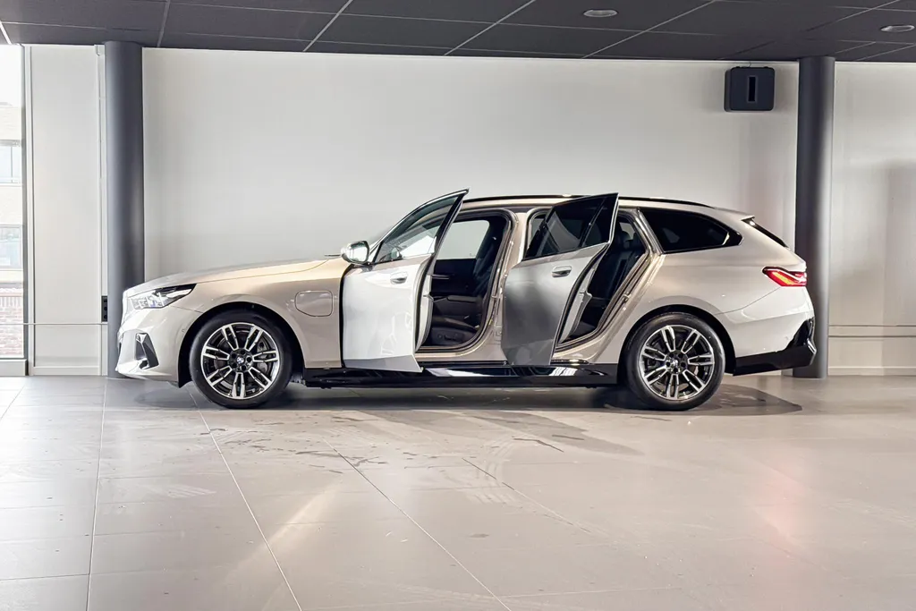 BMW 5 Serie Touring 550e xDrive