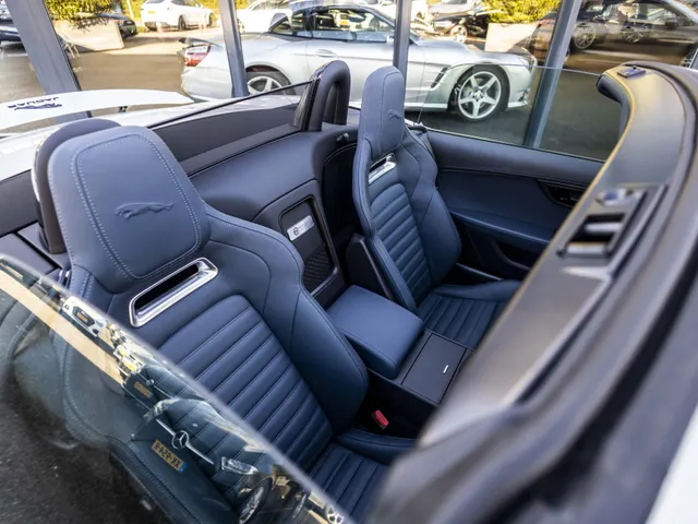 Jaguar F-TYPE P575 AWD R 75