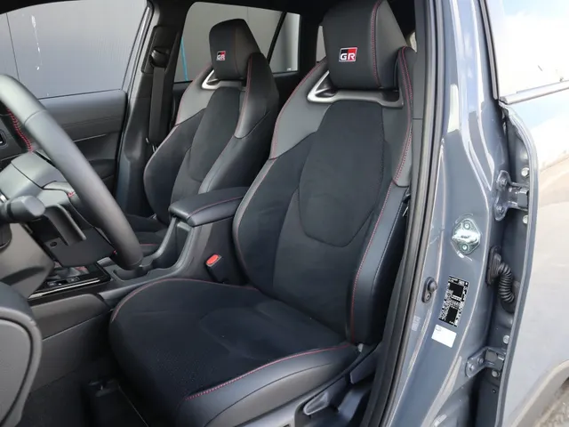 Toyota Corolla Cross Hybrid 180 GR Sport | Stoel/Stuur Verwarming | Blindspot