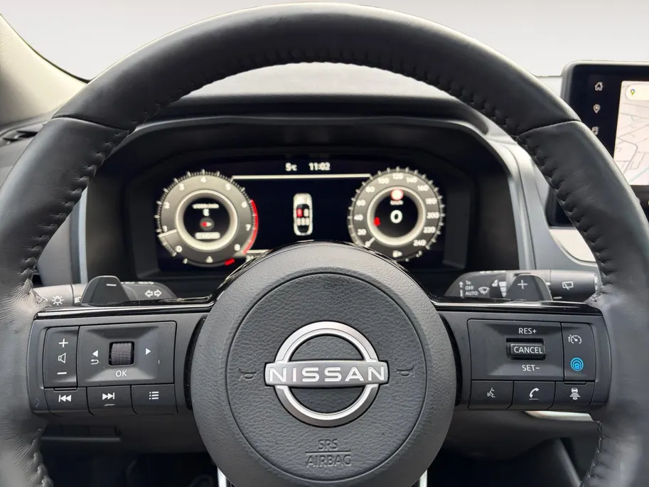 Nissan QASHQAI 1.3 MHEV Xtronic N-Connecta Apple Carplay/Android Auto , airco (automatisch) , cruise control adaptief met Stop&Go en stuurhulp , elektrisch bedienbare achterklep met sensorsturing , navigatiesysteem , panoramadak , voorstoelen verwarmd en stuur , rondomz