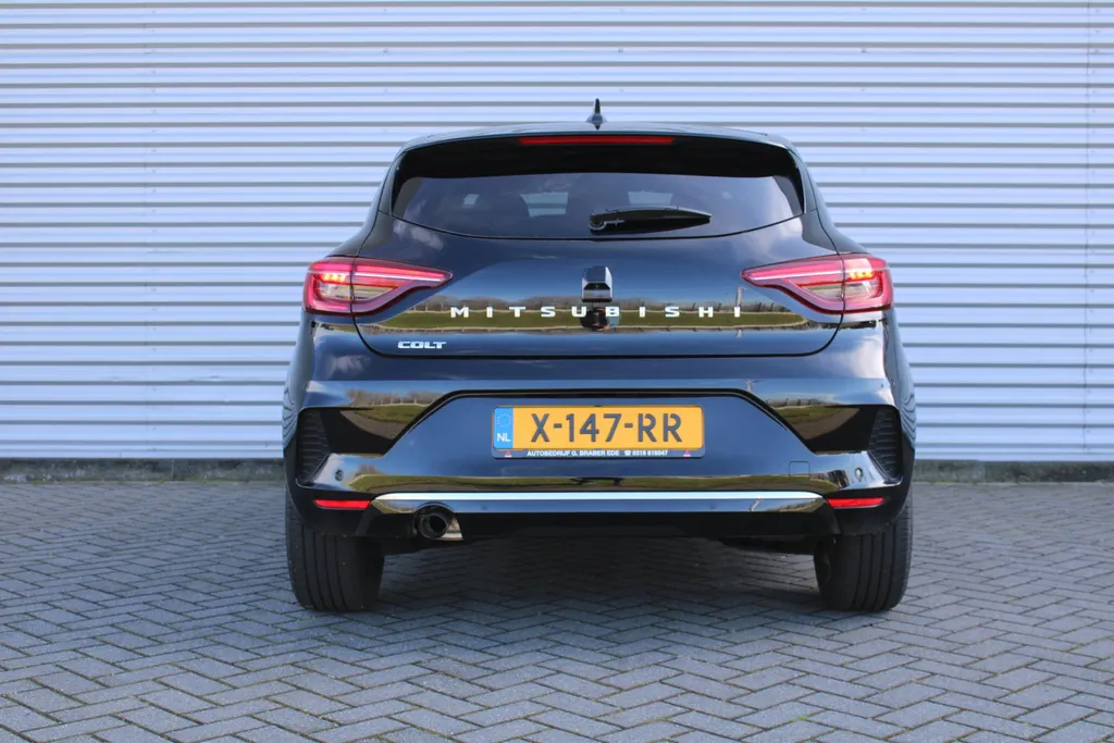 Mitsubishi Colt 1.0T MT First Edition | Stuur-/stoelverwarming | Camera | Clima | Dodehoek detectie | Draadloze telefoonlader | Cruise adapt. | 17' LM | LED |