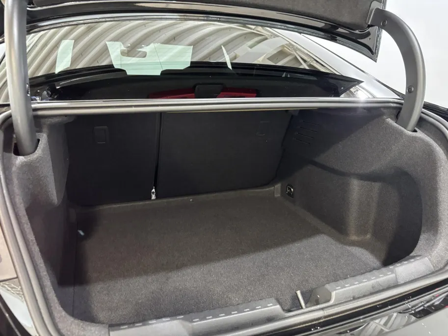 Audi A3 Limousine 110PK 30 TFSI S Edition Automaat | 1e eigenaar | Virtual Cockpit | Navi | Armsteun | Cruise Control | Zwarte Lichtmetalen Velgen | Apple CarPlay/Android Auto | Full LED koplampen | Keyless Entry |