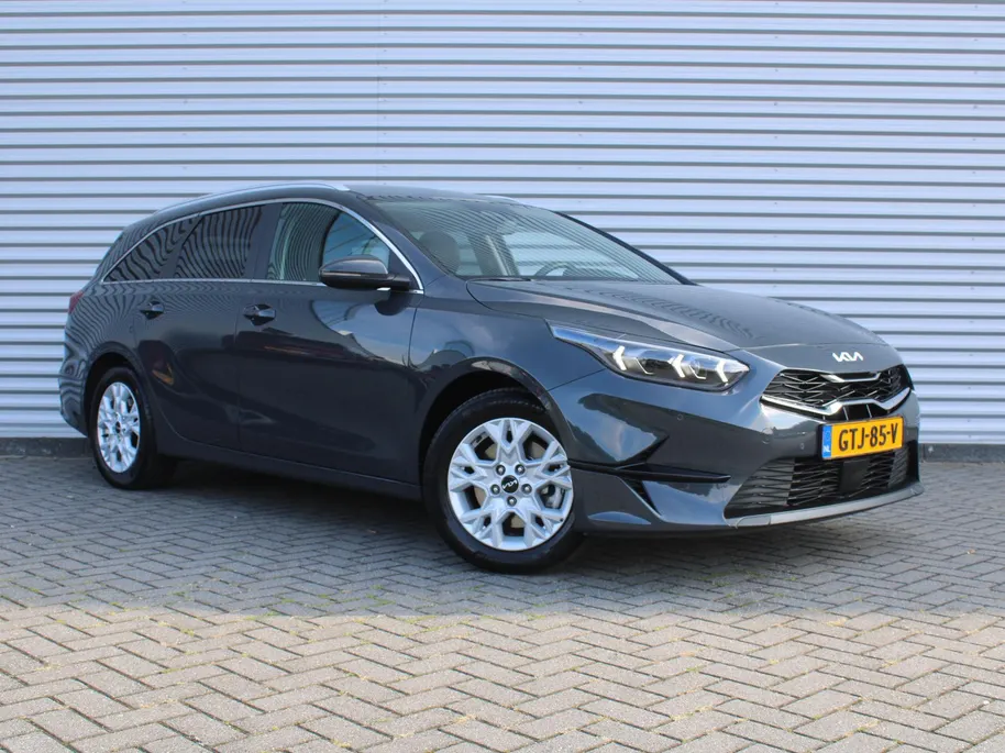 Kia Ceed Sportswagon 1.5 T-GDi DynamicPlusLine | Stoel- & stuurverwarming | Camera | Clima | Cruise adapt. | LED | Navi | Elek. achterklep | 16' LM |