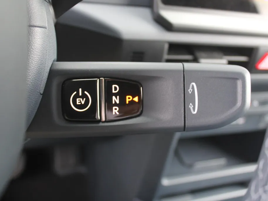 Kia PV5 L2H1 Elite DC 71.2 kWh | Luxe dubbele cabine | Zijwandbekleding | Vloerplaat | Privacy glass | Tot € 2.500 (inruil)voordeel bij aanschaf of 2,99% financiering |