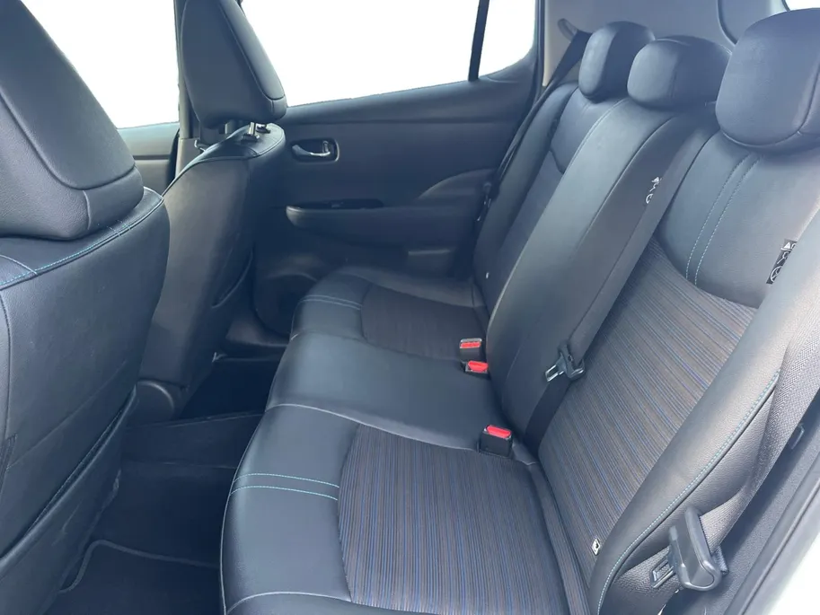 Nissan Leaf Tekna 40 kWh | 360 graden camera | Stoelverwarming | Climate Control | Bose audio