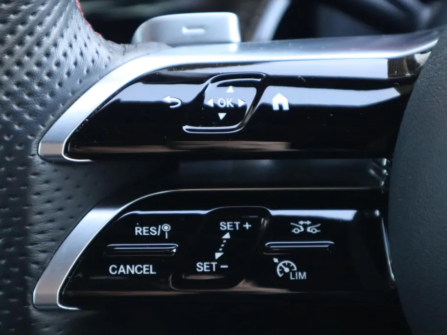 Mercedes-Benz A-Klasse 250 e Star Edition AMG Line | Panoramadak | Multispaak | LED | Burmester | Camera | LED | Automaat