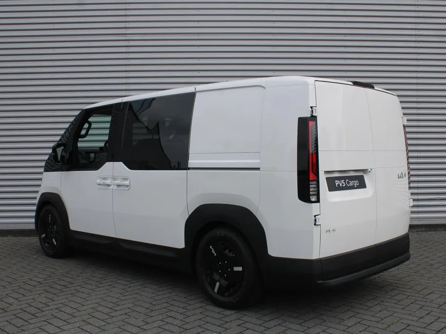 Kia PV5 L2H1 Elite DC 71.2 kWh | Luxe dubbele cabine | Zijwandbekleding | Vloerplaat | Privacy glass | Tot € 2.500 (inruil)voordeel bij aanschaf of 2,99% financiering |