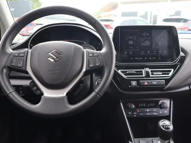 Suzuki S-Cross 1.4 BoosterJet Style Hybrid All Seasons | 360 camera | Leder
