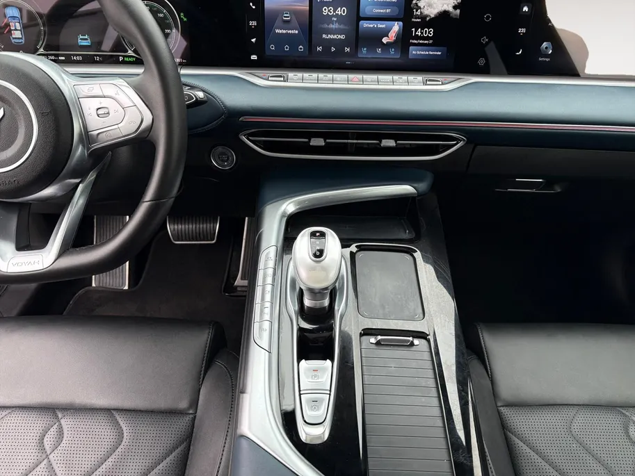 Voyah Free Flagship Edition 4WD 106 kWh | Full Option | 500 km rijbereik | Luchtvering | Stoelkoeling, -verwarming en -massage | Blackline exterieur & interieur |
