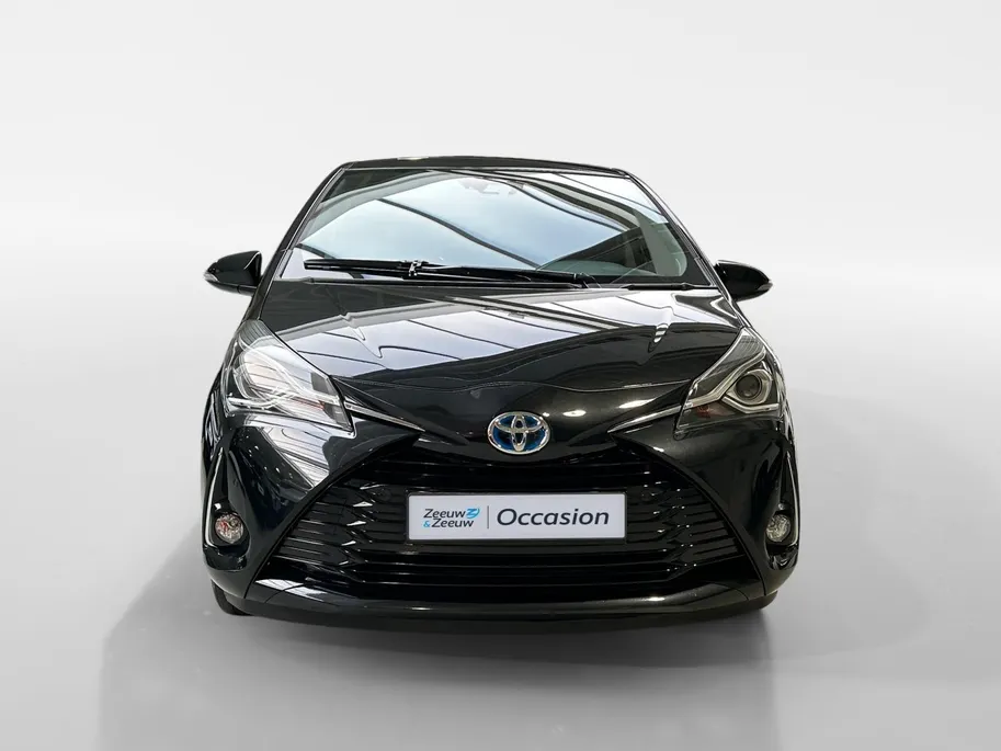 Toyota Yaris 1.5 Hybrid Dynamic | Apple Carplay / Android Auto | Parkeersensoren Voor | Parkeercamera Achter | Lichtsensor + Regensensor | Cruise Control | Rijstrooksensor | 15'Lichtmetalen Velgen