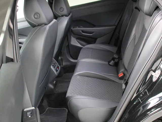 Volkswagen T-Roc 1.5 eTSI 150PK R-Line DSG (Nw Model) | Navigatie | IQ light | El. achterklep | PDC+Camera | Stuur- en Stoelverwarming