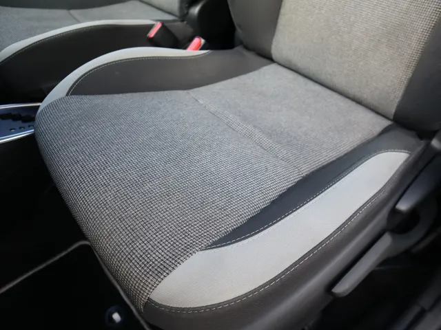 Toyota Yaris 1.5 Hybrid Y20 Exclusive Bi-tone Cruise | Camera |Navi
