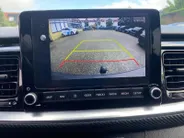 Kia Stonic 1.0 T-GDi MHEV GT-PlusLine | AUTOMAAT | Climate control | Dodehoekdetectie | Stoelverwarming en ventilatie | 17 inch lichtmetalen velgen | Navigatie | Parkeercamera | Elek.  schuif/kanteldak |