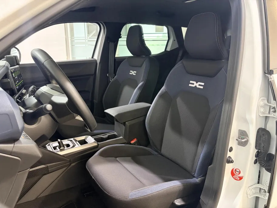 Dacia Duster 140PK Hybrid Journey Automaat | 1ste Eigenaar | Navigatie | Apple Carplay/Android Auto | 360 Camera | Dodehoek Detectie | Parkeersensoren | Climate Control | Cruise Control | USB-C | Licht & Regen Sensor |