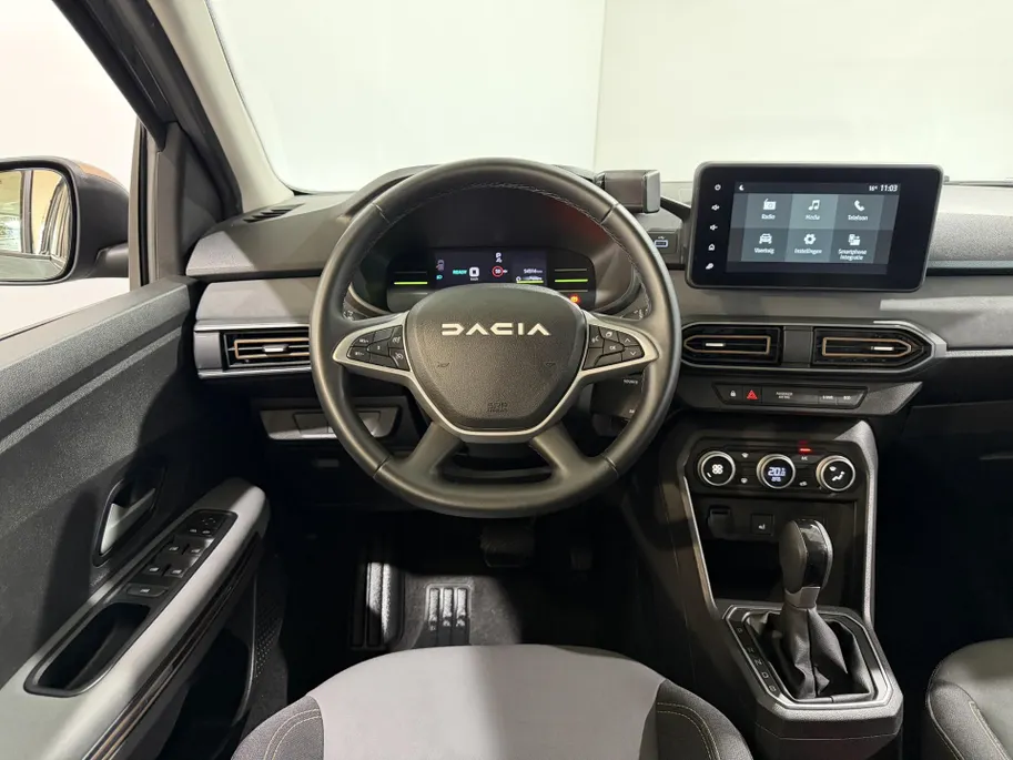 Dacia Jogger 140PK Hybrid Extreme 7p. Automaat | 7 Zitplaatsen | Camera | Parkeersensoren | Apple CarPlay/Android Auto | Digital Cockpit | Cruise Control | Lichtmetalen Velgen | Licht & Regen Sensor | Full LED |