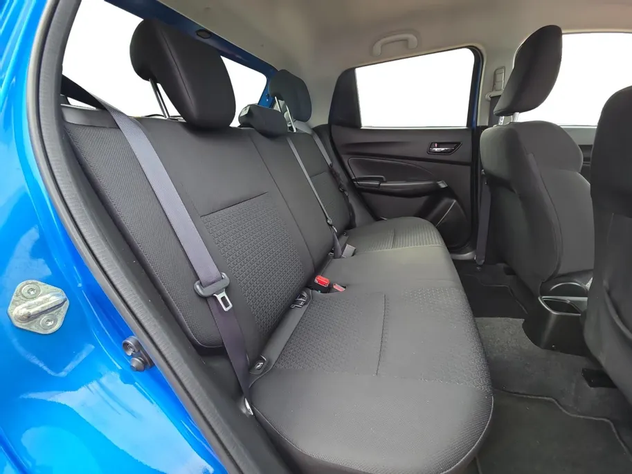 Suzuki Swift 1.0 Stijl Automaat | Navi | Camera | Cruise & climate control | Stoelverwarming | Two-tone Metallic lak | Apple Carplay/Android Auto | Bovag garantie | NAP