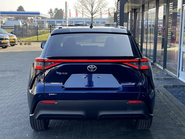 Toyota bZ4X Dynamic 73 kWh | NW Model | Direct Leverbaar | 2.000 Euro Inruil