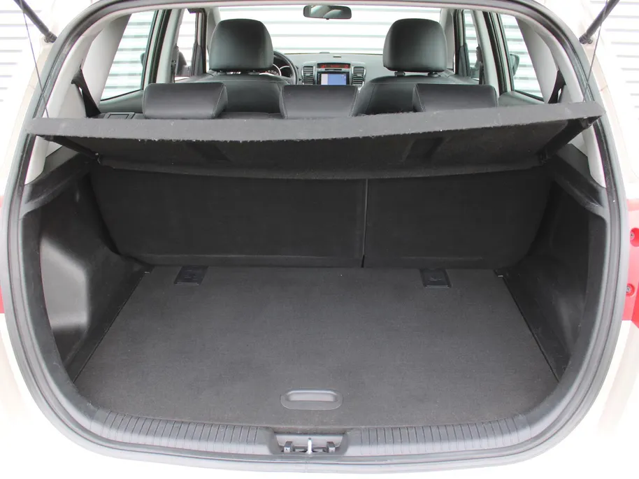 Kia Venga 1.4 CVVT X-ecutive | Trekhaak | 16' LM | Clima | Cruise | Navi | Parkeersensor achter |