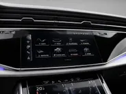 Audi Q7 55 TFSI e quattro Pro Line S 394 PK ·Leder bekleding · Assistentie. plus, remote park · Head-Up display · Glazen panorama dak · Bang & Olufsen