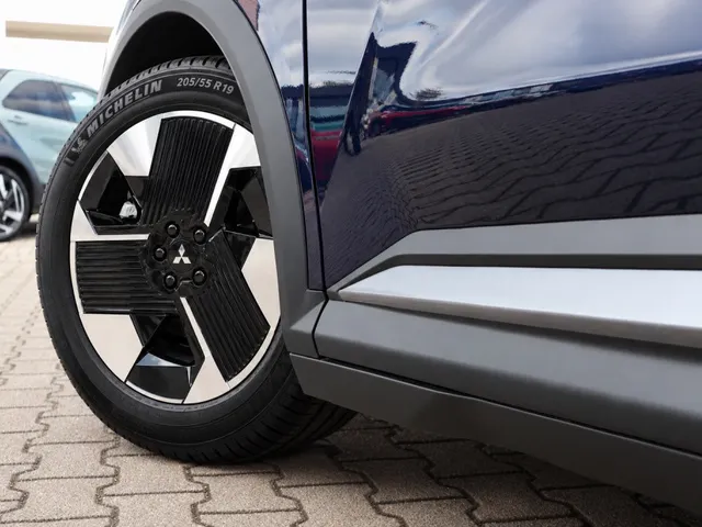 Mitsubishi Eclipse Cross Intense 67 kWh | Stoel Verwarming | Carplay |