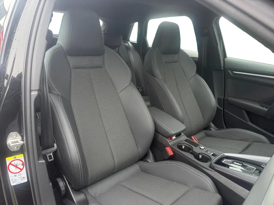 Audi A3 Sportback 35 TFSI S edition | 3X S Line | Schuif-Kantel Dak | Sportstoelen | SONOS | Camera | Stoelverwarming | Apple Carplay | Adaptief Cruise Control | Climate Control