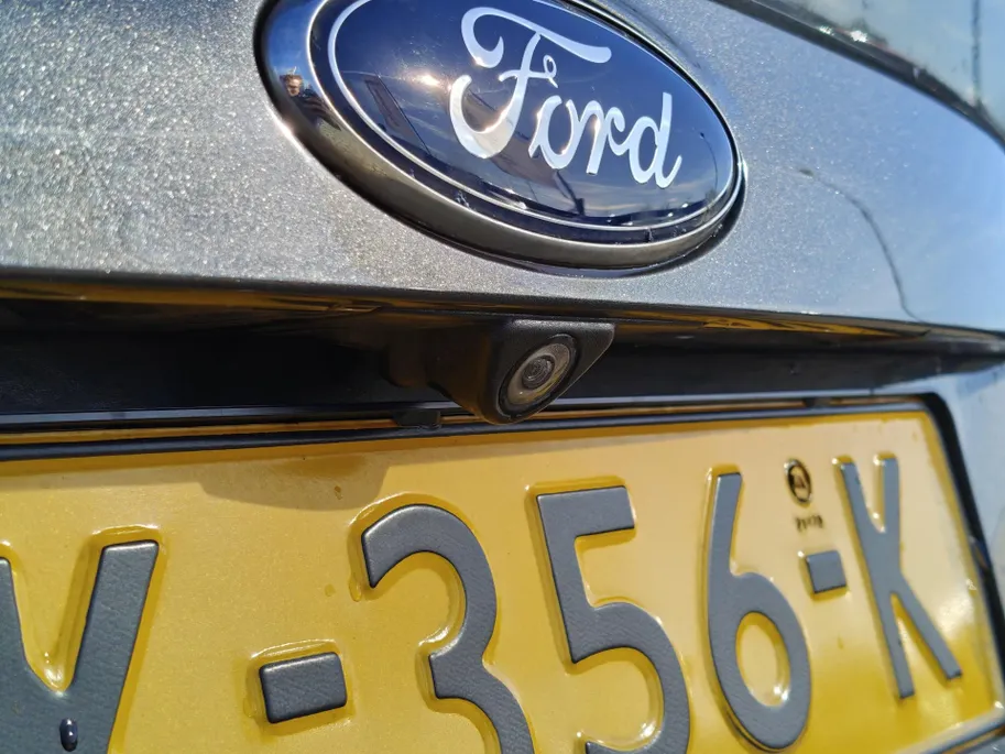 Ford Kuga 1.5 Titanium - 2.000 kg trekgewicht - TREKHAAK - VOORRUITVERWARMING - PARKEERSENSOREN V+A