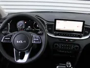 Kia XCeed 1.0 T-GDi DynamicPlusLine | Stuur-/stoelverwarming | Camera | Dodehoek detectie | Elektr. achterklep | 18' LM | Clima | Navi |
