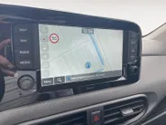 Hyundai i10 1.0 Comfort | Android auto/Carplay | Airco| Navigatie | All season banden | Achteruitrijcamera| Parkeersensoren achter| ZEER WEINIG KILOMETERS!