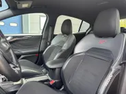Ford Focus 2.3 EcoBoost ST-3 | 280 PK | Launch control | Recaro stoelen | 19' inch lichtmetalen velgen | Apple carplay & Android auto | Parkeersensor voor en achter | Achteruitrijcamera | Bang & Olufsen audio | Winter pack | Cruise control | Bovag garantie |