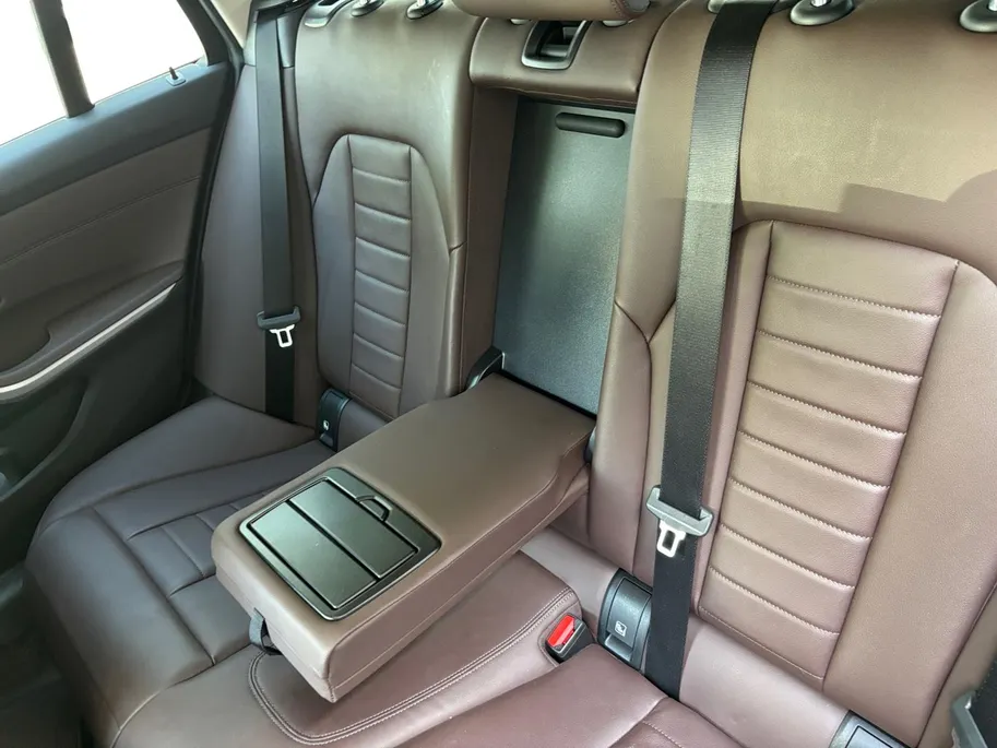 BMW 3 Serie Touring 320e | Leder |  Dealer onderhouden | Blackpack | Virtual cockpit | Camera |