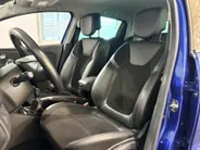Renault Clio 90PK TCe Intens | Camera | Parkeersensoren | Lichmetalen Velgen | Climate Control | Cruise Control | Licht & Regensenor | Armsteun | Full LED | Keyless Entry |