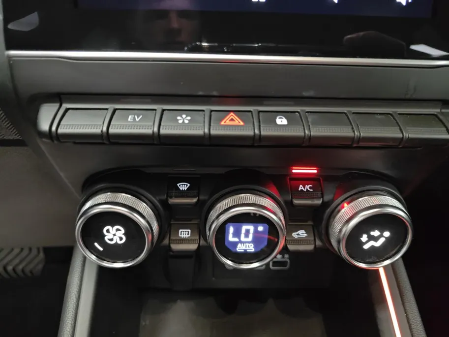 Renault Clio 1.6 E-Tech Full Hybrid 145 techno AUTOMAAT NAVI AIRCO CAMERA CRUISE CONTROLE APPLE CARPLAY ANDROID AUTO ZEER MOOIE AUTO DEALER ONDERHOUDEN