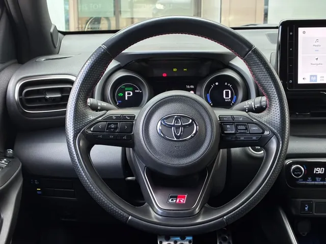 Toyota Yaris 1.5 Hybrid GR Sport | Stoelverwarming | Camera | Carplay |