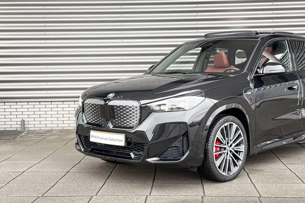 BMW iX1 xDrive30 67 kWh