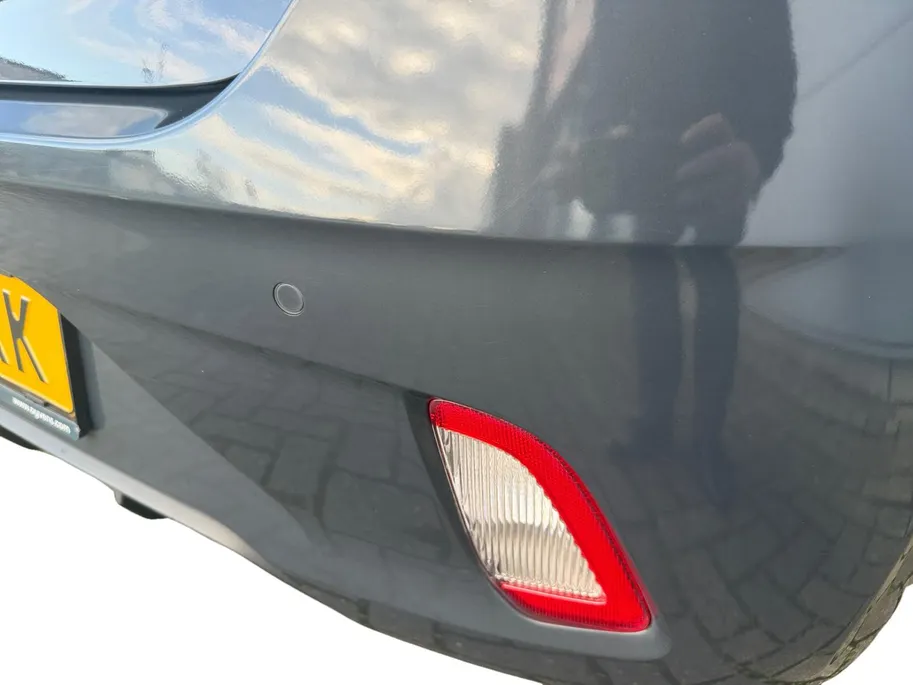 Hyundai i10 1.0 Premium | Navigatie| Parkeer sensoren| Camera| Cruise Controle| Metallic lak| Dealer onderhouden| Climate Controle