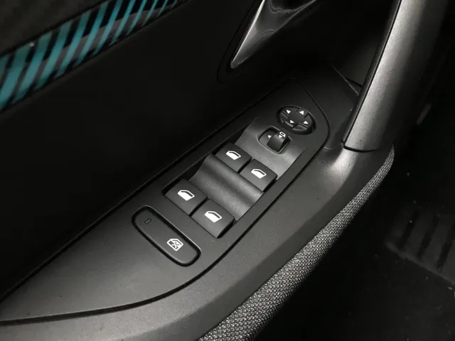Peugeot 2008 1.2 PureTech Style | Camera | Navigatie