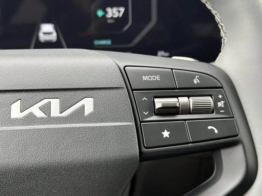 Kia EV6 Light Edition 63 kWh | Demo | Navi | Clima | Adaptieve Cruise | Camera | Stuur-/Stoelverwarming | Privacy Glass | Apple Carplay | Android Auto
