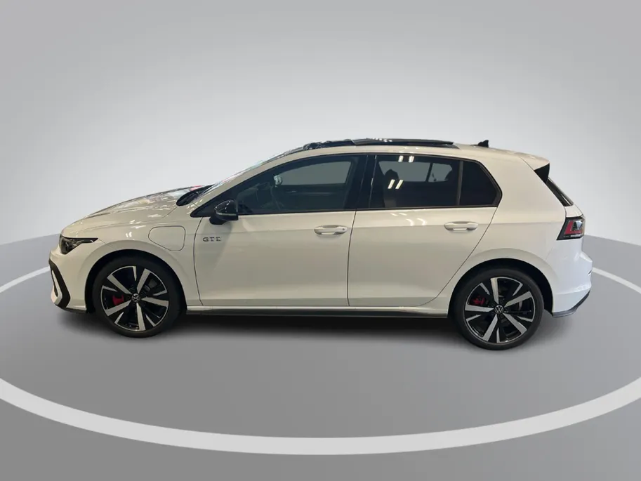 Volkswagen Golf 1.5 272pk DSG eHybrid GTE · Panoramadak · Camera · Head-Up Display · Matrix LED · Dodehoeksensor · Stuur- & Stoelverwarming · Garantie t/m 09-11-2030 of 100.000km
