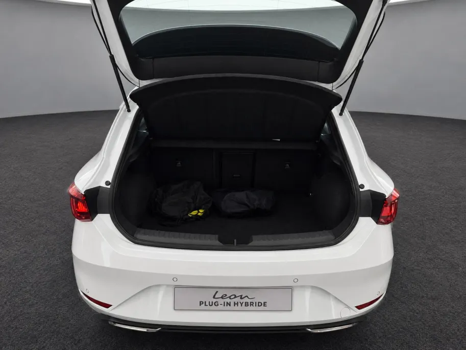 SEAT Leon FR Business 1.5 TSI eHybrid 150 kW / 204 PK Hatchb | 18 Inch | Matrix LED | Trekhaak | 5000,- HERWAARDERING!!!