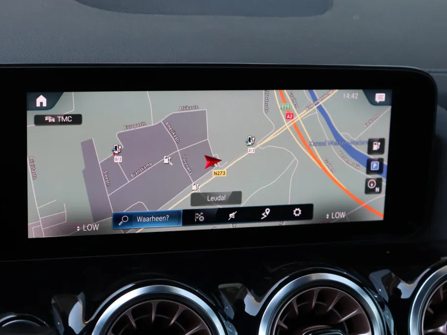 Mercedes-Benz EQA 250 Business Solution Luxury 67 kWh l Keyless l Panoramadak l Stoelverwarming