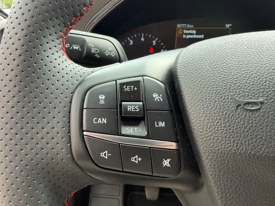 Ford Focus Wagon 1.0 EcoBoost Hybrid ST Line Winterpakket!