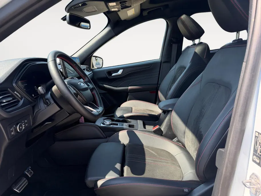 Ford Kuga 2.5 PHEV ST-Line X | Automaat | Pano dak | HUD | Elektr. uitklapbare trekhaak | Adapt. Cruise control | BLIS | Parkeersensoren voor en achter | 360 graden camera | Elektr. achterklep | B&O audio | Navigatie | Apple carplay & Android auto | Fabrieksgaranti