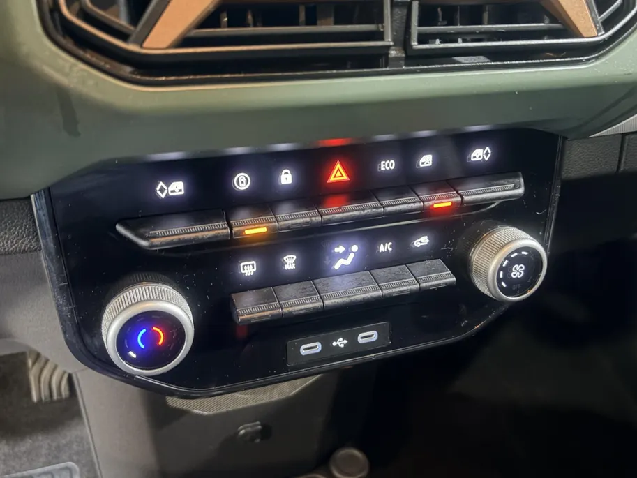 Dacia Spring Extreme 65PK 26.8 kWh Automaat | Snel Laden 40kW | Apple Carplay/Android Auto | Camera | Parkeersensoren Achter | Cruise Control | Navigatie | USB C | Bluetooth |