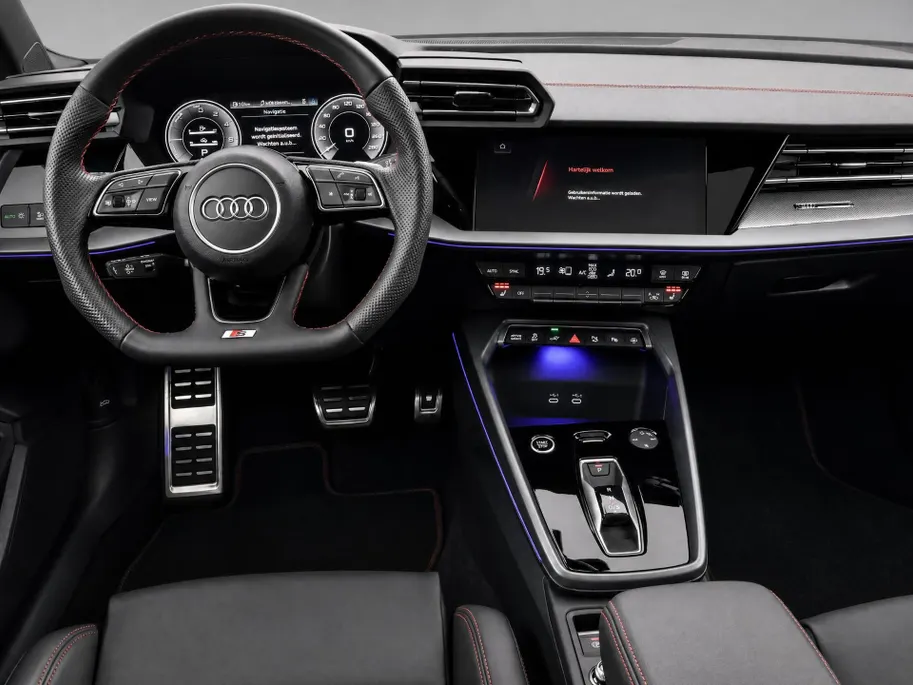 Audi A3 Sportback 45 TFSIe 272pk S-Tronic S edition Competition · Panoramadak · Camera · Lederen Bekleding · Elek. Achterklep · Elek. Bestuurdersstoel + Geheugen · Garantie t/m 26-10-2030 of 100.000km