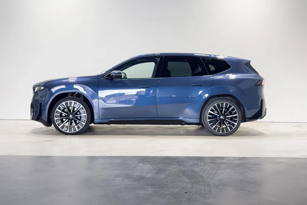 BMW iX3 50 xDrive 113 kWh