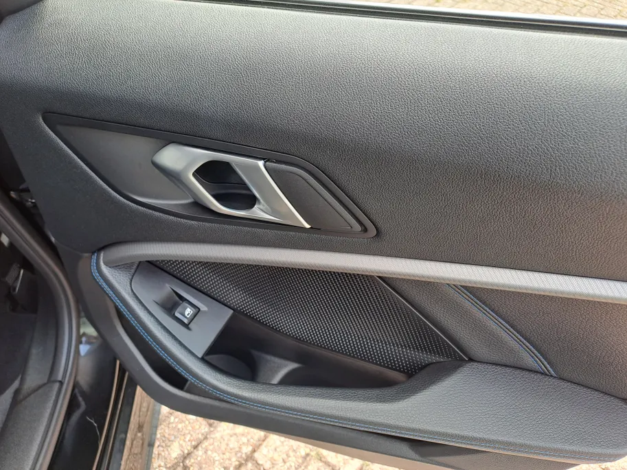 BMW 1 Serie 118i Business Edition M-exterieur pakket | Digitaal cockpit | Navigatie | Cruise | Climate | M-bekleding | M-stuur | Apple Carplay/Android Auto
