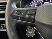CUPRA Formentor 1.5 - 204PK TSI e-Hybrid Business Automaat | NIEUWE AUTO | Elektrisch Wegklapbare Trekhaak | Schuif/Kantel Dak | Digital Cockpit | Camera | Parkeersensoren | Stoelverwarming | Stuurwielverwarming | Apple CarPlay/Android Auto |